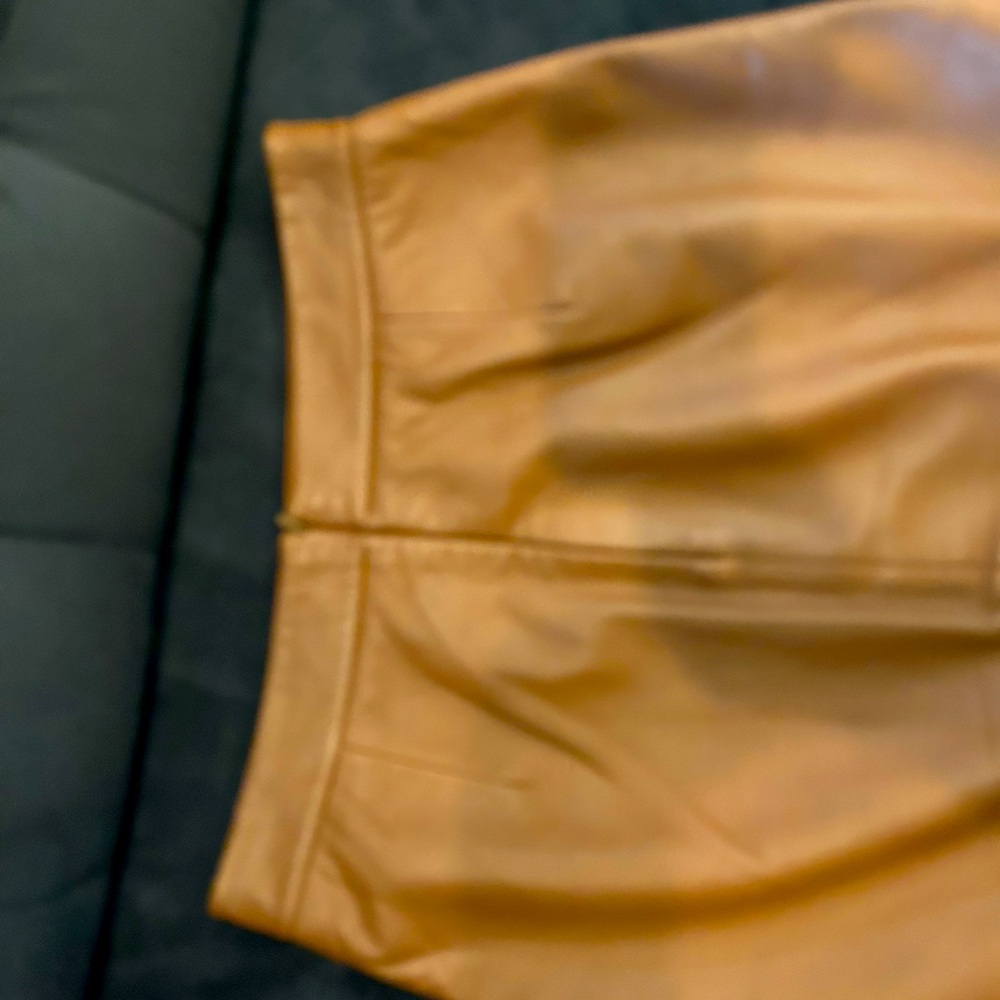Lamb skin leather mini skirt. - Picture 6 of 7